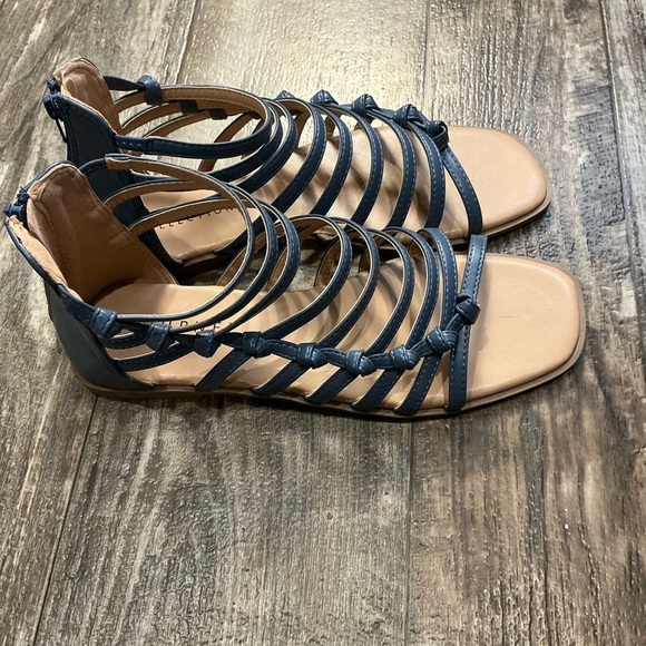 Journee Collection Navy and Tan Strappy Sandals Size 8.5 - Picture 3 of 12
